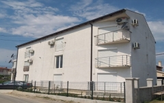 Donja Gorica - mini stambena zgrada, 35m2 + parking mjesto, II sprat - visoko potkrovlje, namješten, 42.000€