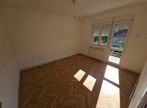 Zagorič - stan u kući, 100m2 bruto površine, I sprat, renoviran, 108.000€