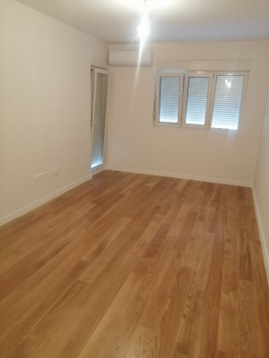 Central Point - Zetagradnja, 47m2+ garažno mjesto, V/IX sprat, nenamješten, 300€