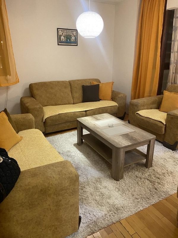 Blok V - Ulica Velimira Terzića, 42m2, III sprat, namješten, 450€