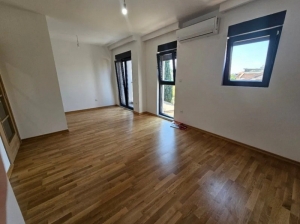 Malo brdo - Ulica Gavra Vukovića, 50m2 + garažno mjesto, II/III sprat, nov, 135.000€