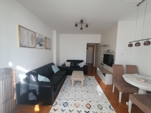 Centar - Hercegovačka ulica, 66m2, I sprat, renoviran, namješten, 150.000€